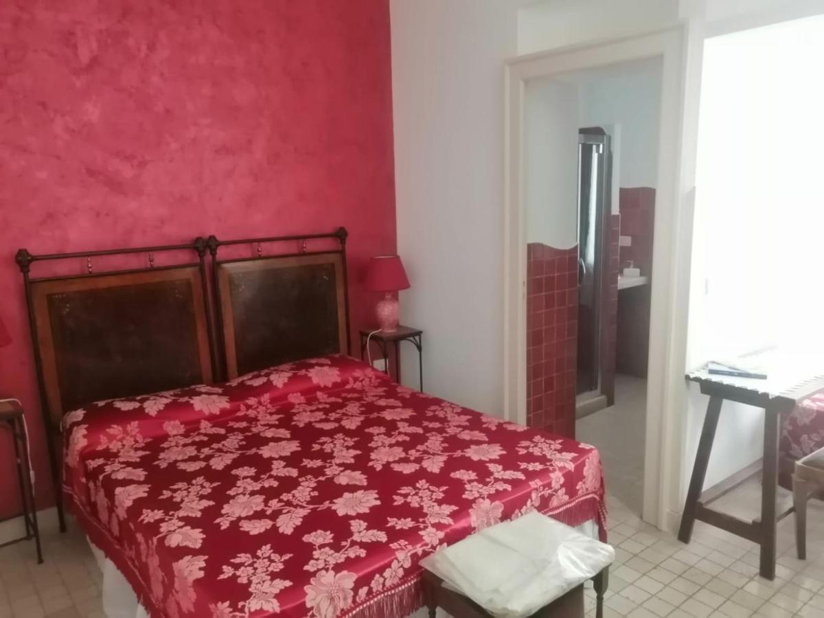 Anticadimora Dei Pepe Bed and Breakfast Salve Buitenkant foto